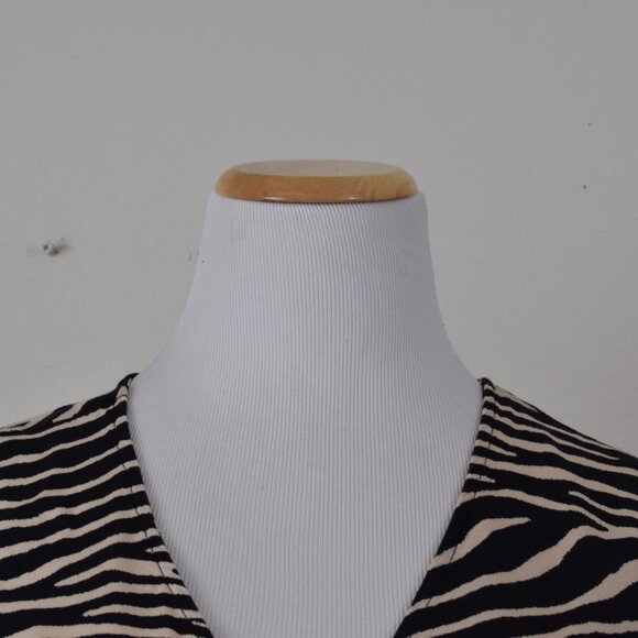 H&M Animal Print Front Tie Crop‎ Blouse - Picture 6 of 8